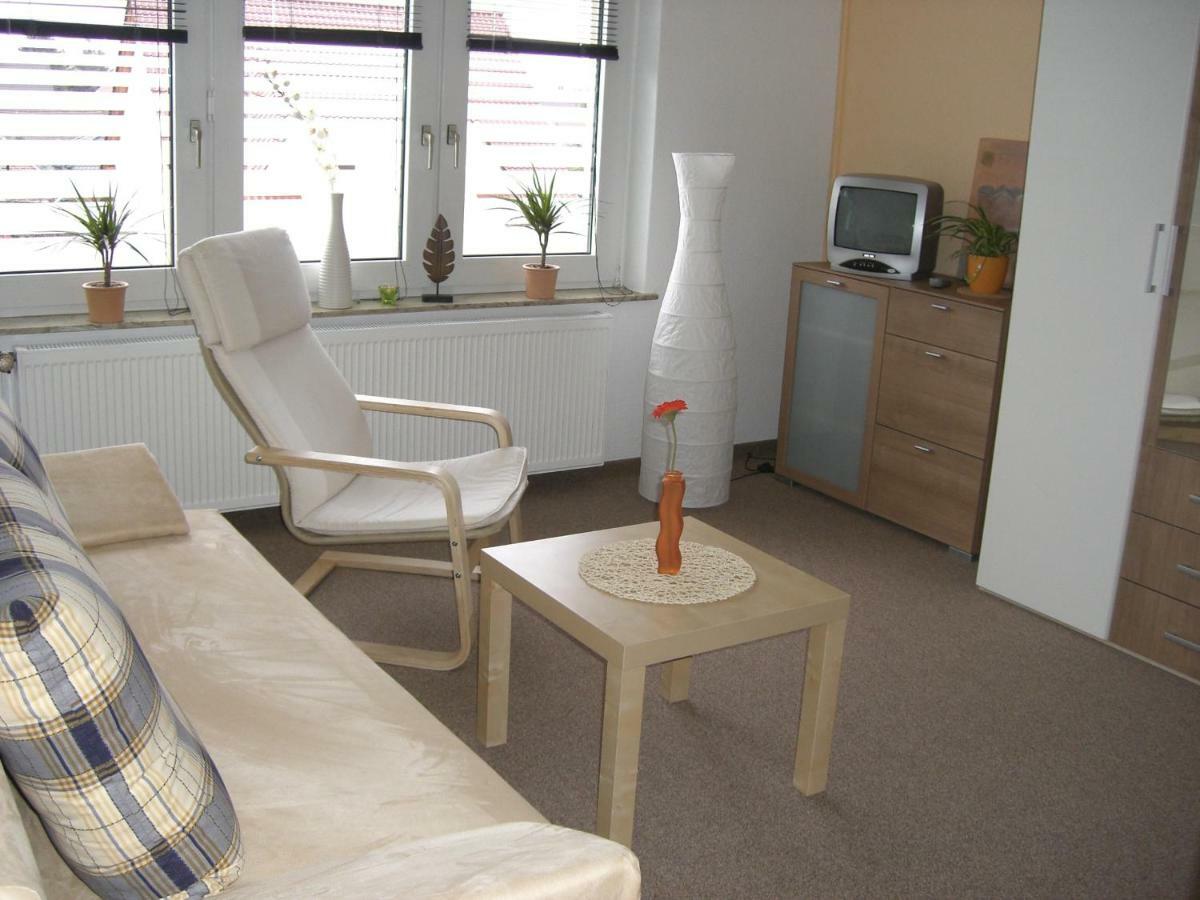 Zimmervermietung Schoenfliesser Stuben Auch Fuer Monteure 艾森许滕施塔特 外观 照片