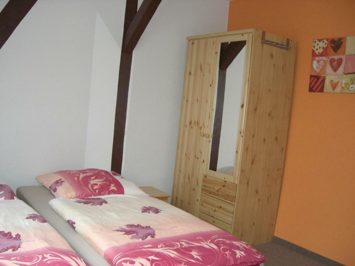Zimmervermietung Schoenfliesser Stuben Auch Fuer Monteure 艾森许滕施塔特 外观 照片