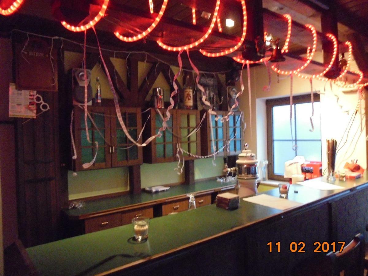 Zimmervermietung Schoenfliesser Stuben Auch Fuer Monteure 艾森许滕施塔特 外观 照片