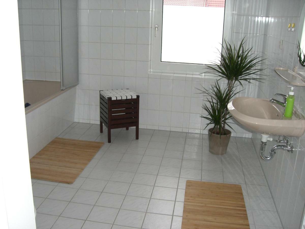 Zimmervermietung Schoenfliesser Stuben Auch Fuer Monteure 艾森许滕施塔特 外观 照片