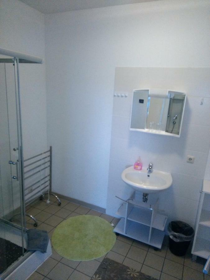 Zimmervermietung Schoenfliesser Stuben Auch Fuer Monteure 艾森许滕施塔特 外观 照片