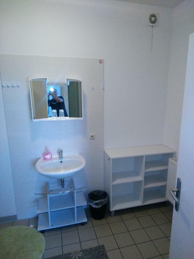 Zimmervermietung Schoenfliesser Stuben Auch Fuer Monteure 艾森许滕施塔特 外观 照片