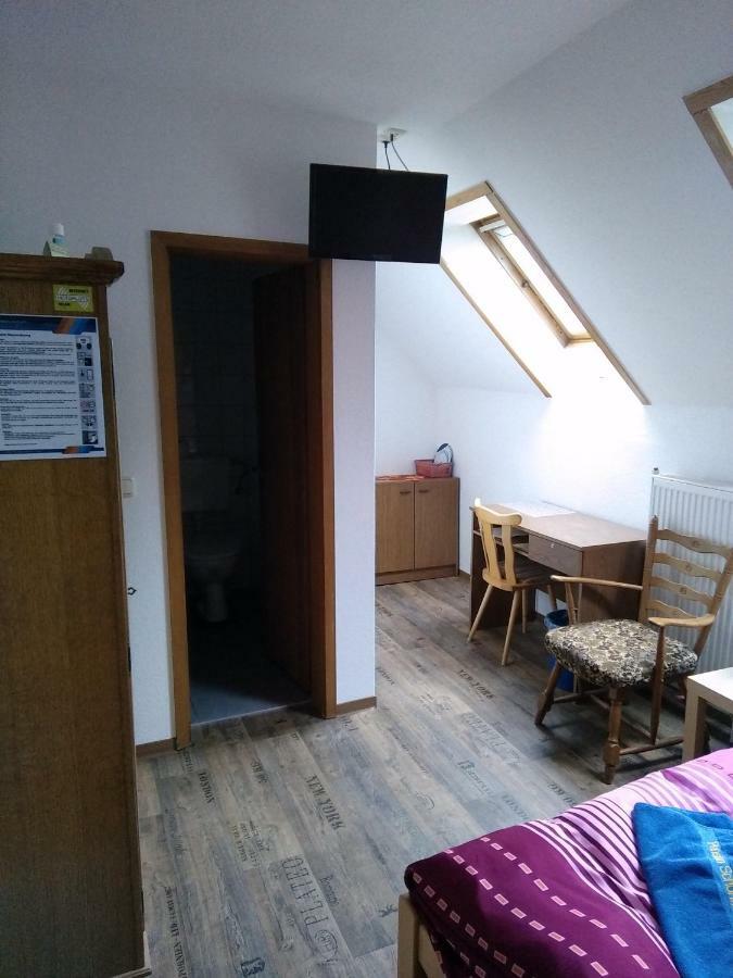Zimmervermietung Schoenfliesser Stuben Auch Fuer Monteure 艾森许滕施塔特 外观 照片