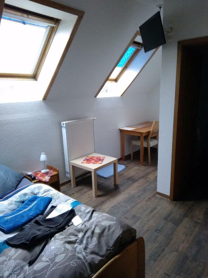 Zimmervermietung Schoenfliesser Stuben Auch Fuer Monteure 艾森许滕施塔特 外观 照片